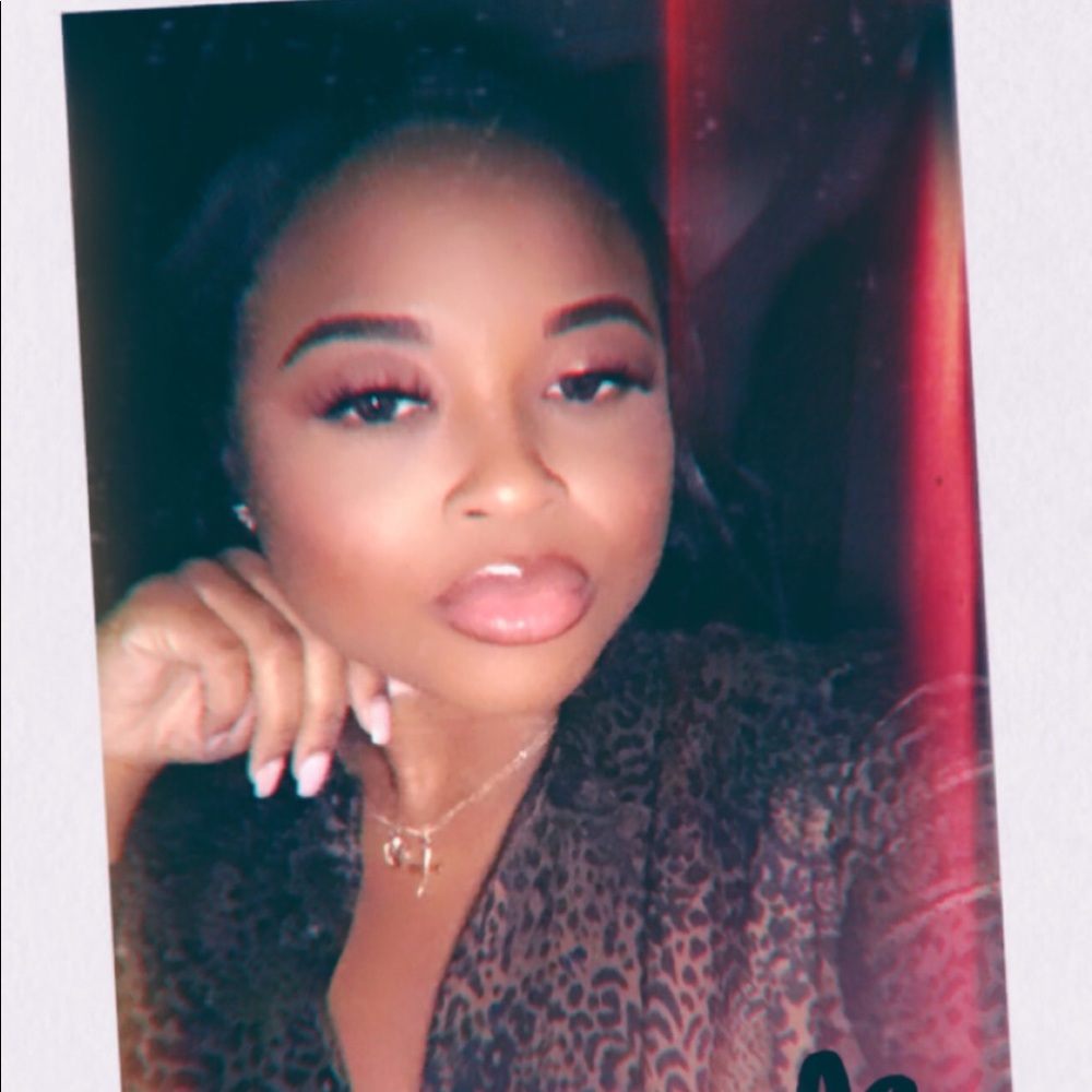 Meet your Posher, Naya